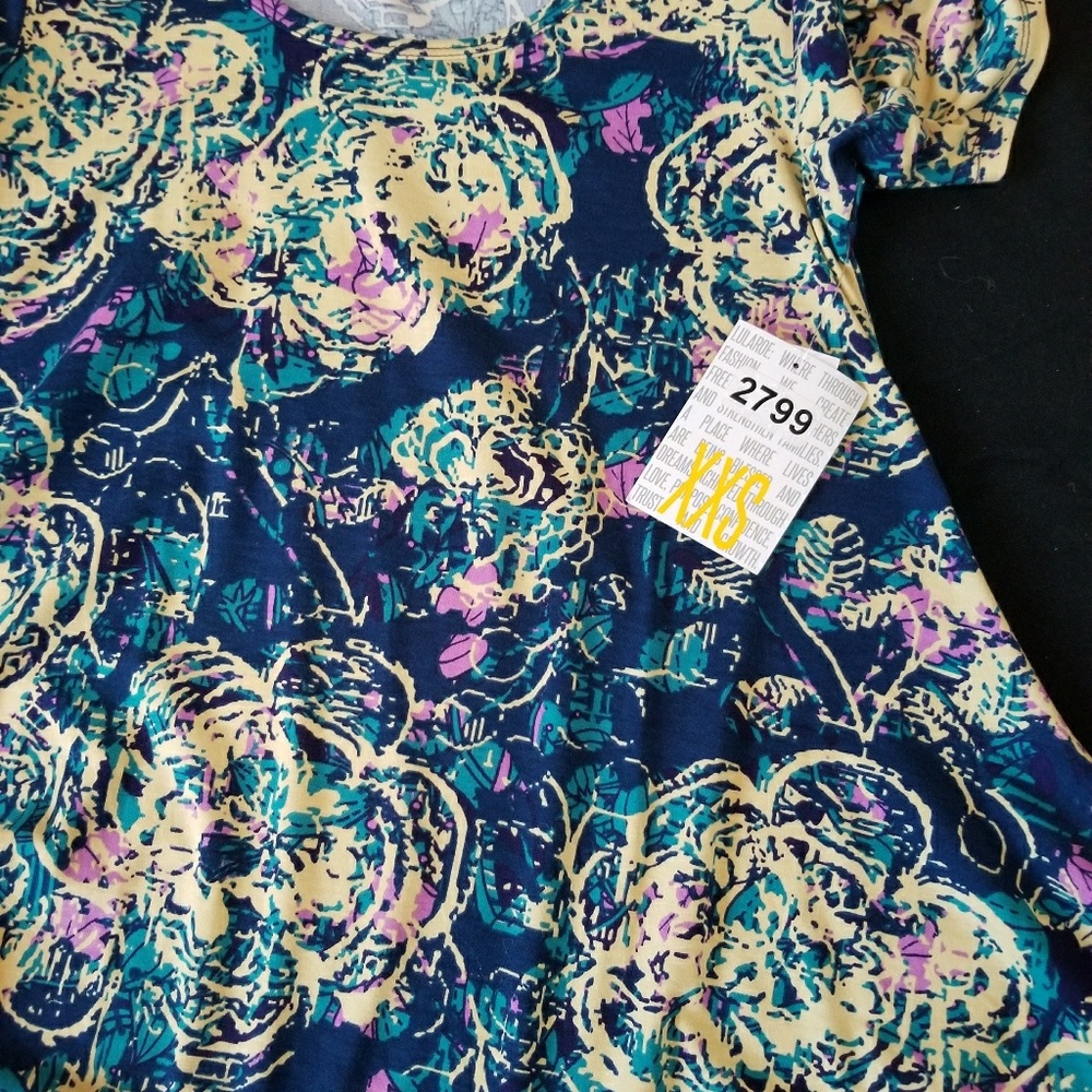 NWT Lularoe Perfect tee